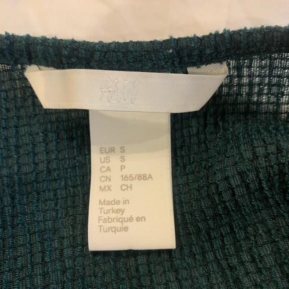 H&M Cold Shoulder Top - Picture 3 of 6